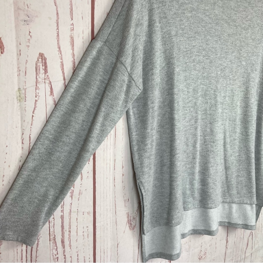 Lucky Brand S Small Basic Turtle Neck Top Gray Lightweight Stretch High Low Hem - Picture 4 of 8